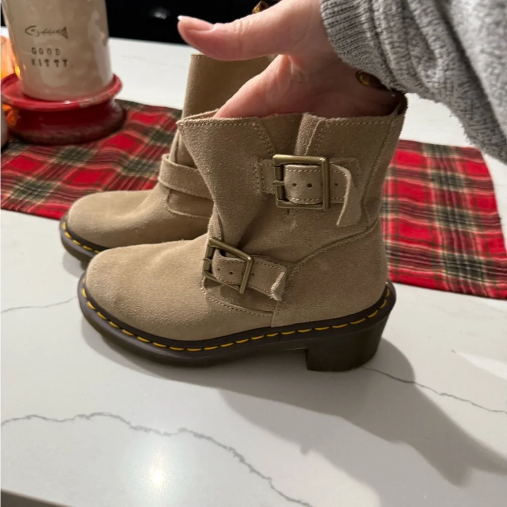 NWOTs Dr. Martens Wedge Boot Size 5 - Picture 1 of 5